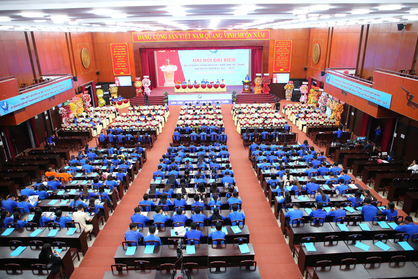 Quang cảnh đại hội. Quang cảnh đại hội.