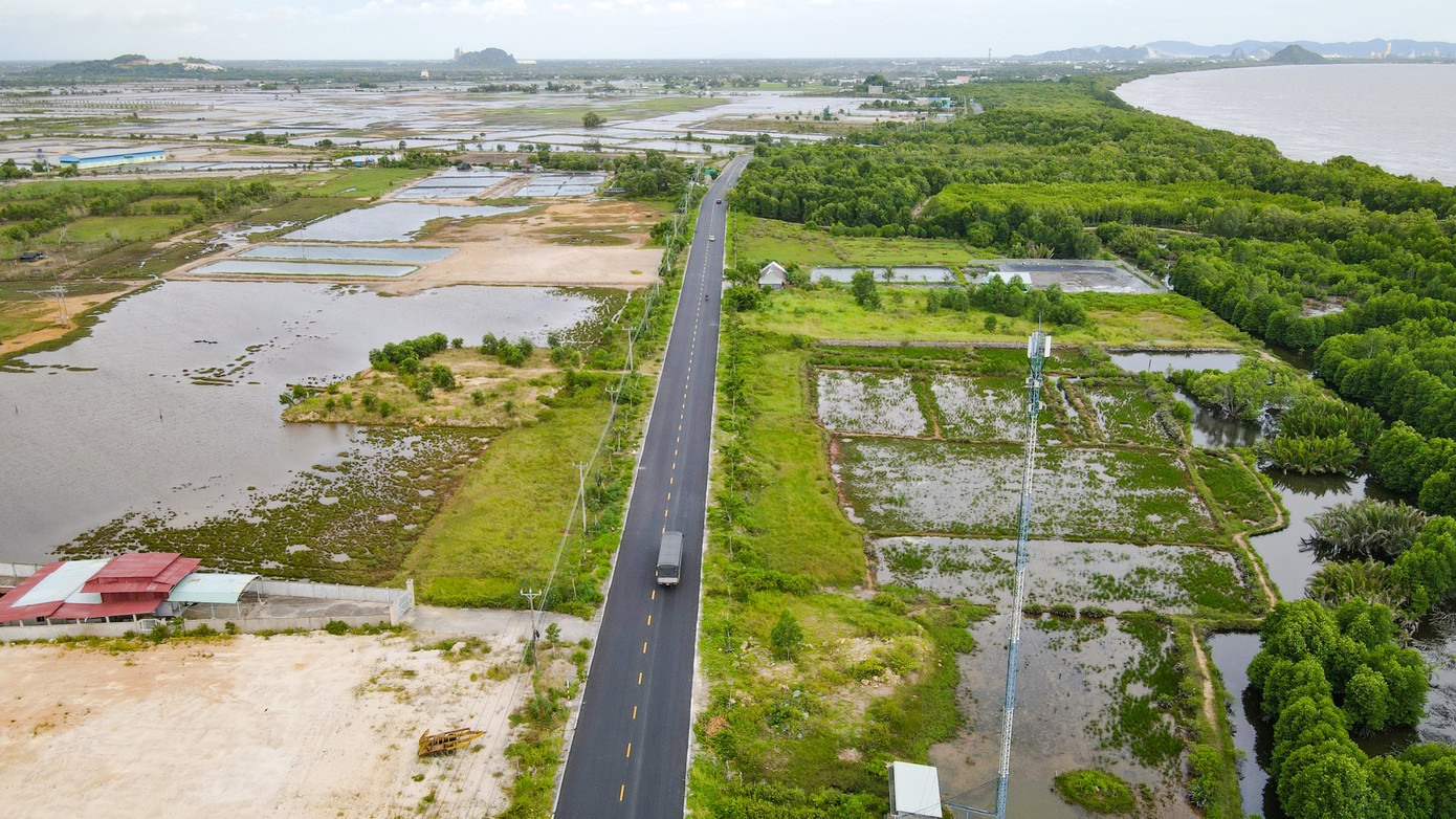Theo Ban Quản lý dự án đầu tư xây dựng các công trình giao thông tỉnh Kiên Giang, hiện còn phần phụ một hạng mục thoát nước phía ngoài (chỉ một phần nhỏ phía Hà Tiên) sẽ hoàn thiện sau, hoàn toàn không ảnh hưởng đến lưu thông xe cộ.