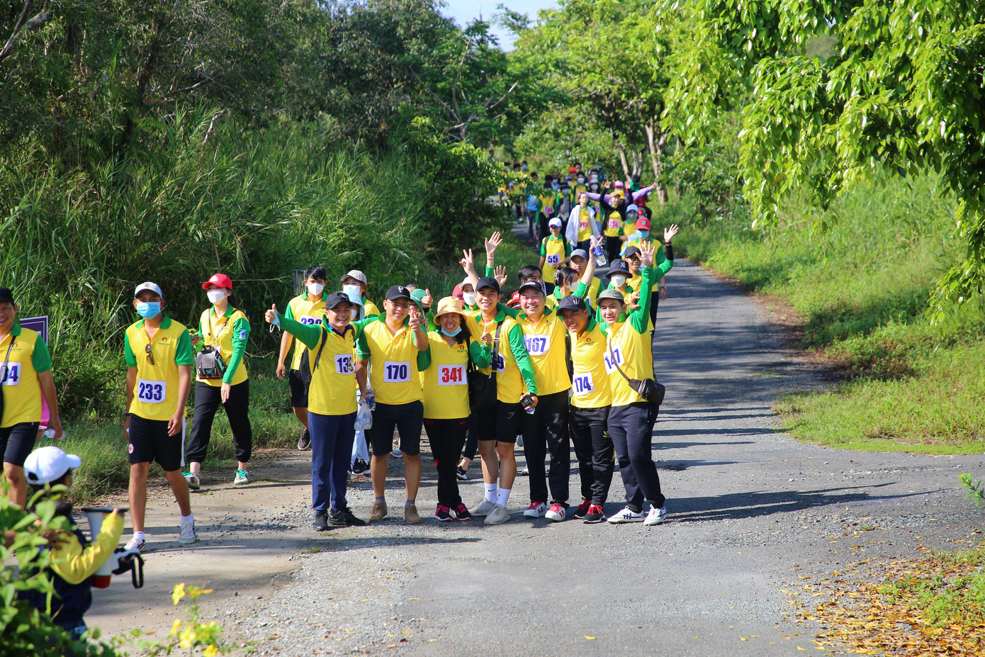 Hoạt động đi bộ xuyên rừng truyền thống có sự tham gia của các vận động viên không chuyên là cán bộ, công chức, viên chức, người lao động đang công tác tại các sở, ban, ngành tỉnh, huyện, TP. Cà Mau; lực lượng vũ trang; các trường chuyên nghiệp; doanh nghiệp trên địa bàn tỉnh.