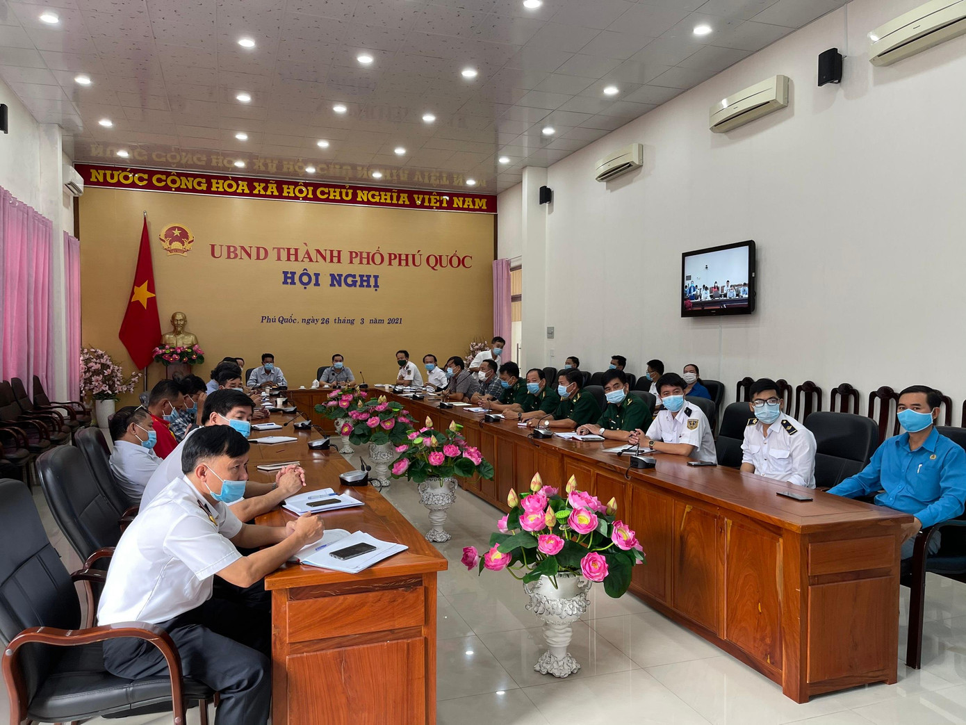 UBND TP. Phú Quốc họp khẩn với Ban chỉ đạo phòng, chống dịch COVID - 19 tỉnh Kiên Giang. UBND TP. Phú Quốc họp khẩn với Ban chỉ đạo phòng, chống dịch COVID - 19 tỉnh Kiên Giang.