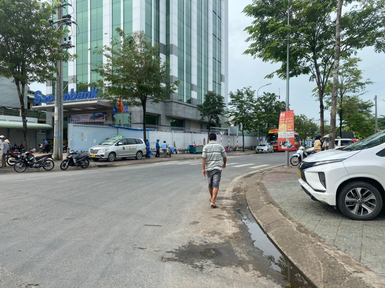 UBND tỉnh Trà Vinh khi đó kết luận: Những cán bộ này có dấu hiệu tư lợi cá nhân khi cố tình thực hiện dự án với vị trí và quy mô sai chủ trương và quy hoạch. Một số cán bộ đã cố tình làm thay đổi vị trí, quy mô dự án với mục đích "nắn" con đường vào khu đất của mình để được hưởng bồi thường. Theo kết luận của Thanh tra tỉnh Trà Vinh, khi tổ chức đấu thầu, Sở GTVT đã tự ý điều chỉnh giá dự thầu của nhà thầu, chấp nhận cho nhà thầu không đủ năng lực, tư cách trúng thầu. Trong tổng số hơn 280.300m2 đất của 253 hộ gia đình và 3 tổ chức có đất nằm cạnh đường số 1, thì có hơn 40.700m2 đất thuộc quyền sở hữu của 20 vị cán bộ và chủ doanh nghiệp trong tỉnh.