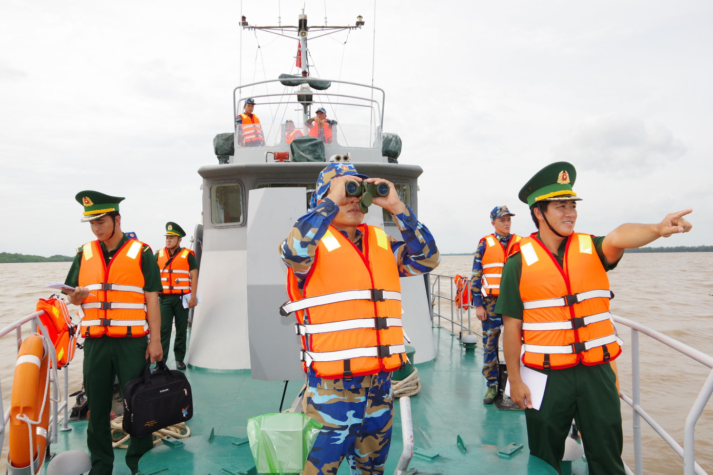 Bộ đội Biên phòng tỉnh Sóc Trăng thường xuyên tổ chức tuần tra, kiểm soát trên vùng biển được giao quản lý. Bộ đội Biên phòng tỉnh Sóc Trăng thường xuyên tổ chức tuần tra, kiểm soát trên vùng biển được giao quản lý.