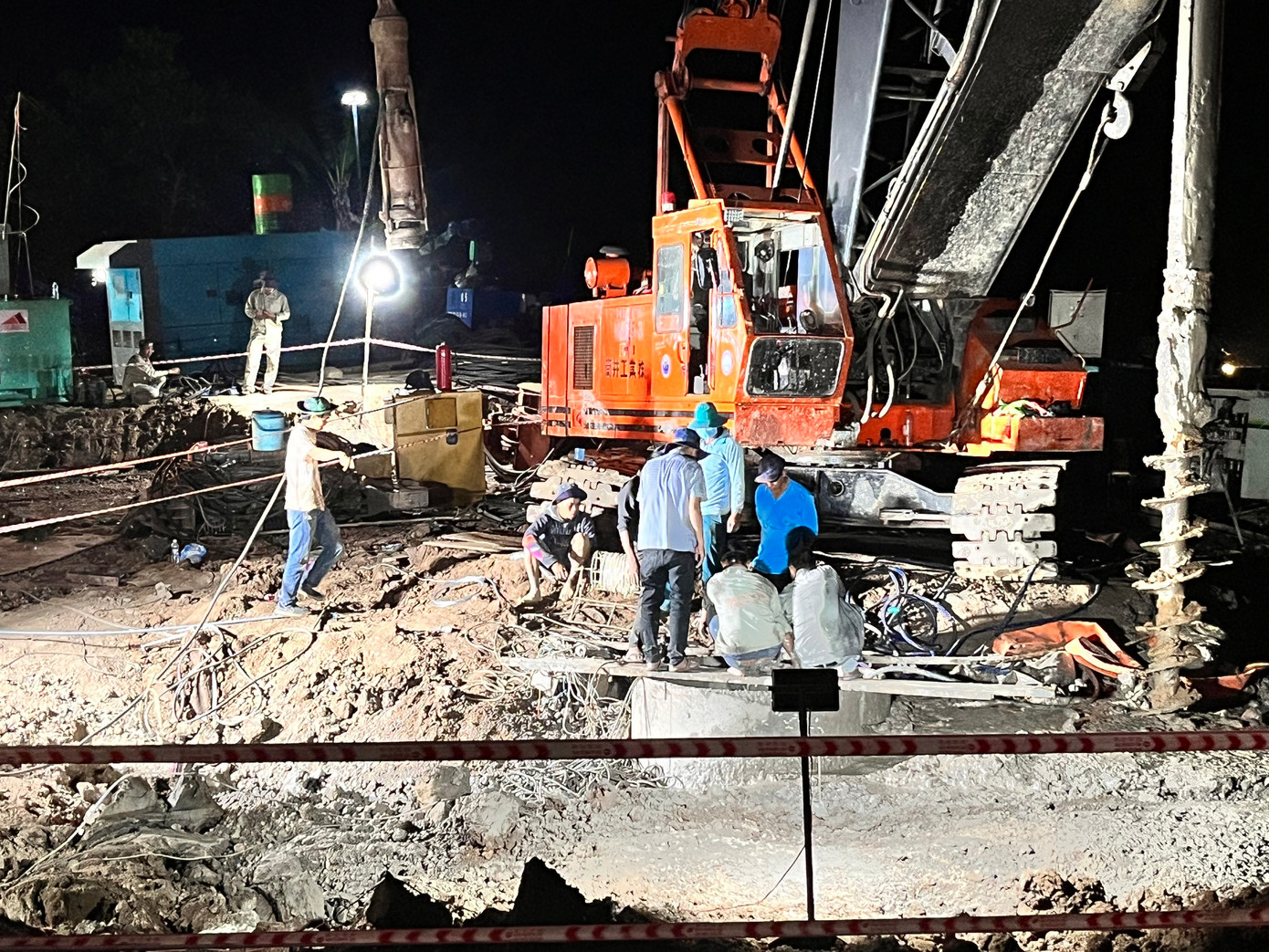 Hiện địa phương nhận được nhiều sự hỗ trợ từ con người, máy móc, thiết bị từ Bộ, ngành trung ương và một số địa phương nên đáp ứng đủ công tác cứu hộ.