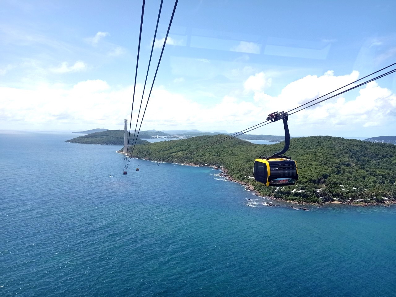 Năm 2024, ngành du lịch Kiên Giang phấn đấu đón 9,2 triệu lượt khách đến tham quan, du lịch. Năm 2024, ngành du lịch Kiên Giang phấn đấu đón 9,2 triệu lượt khách đến tham quan, du lịch.