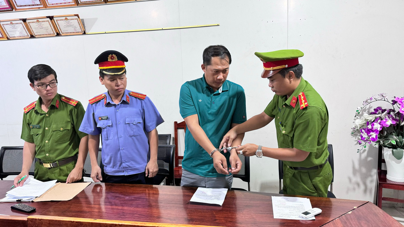 Ông Du Việt Thanh - nguyên Chủ tịch UBND xã Cửa Cạn bị bắt để điều tra về hành vi nhận hối lộ. Ảnh: CAKG.