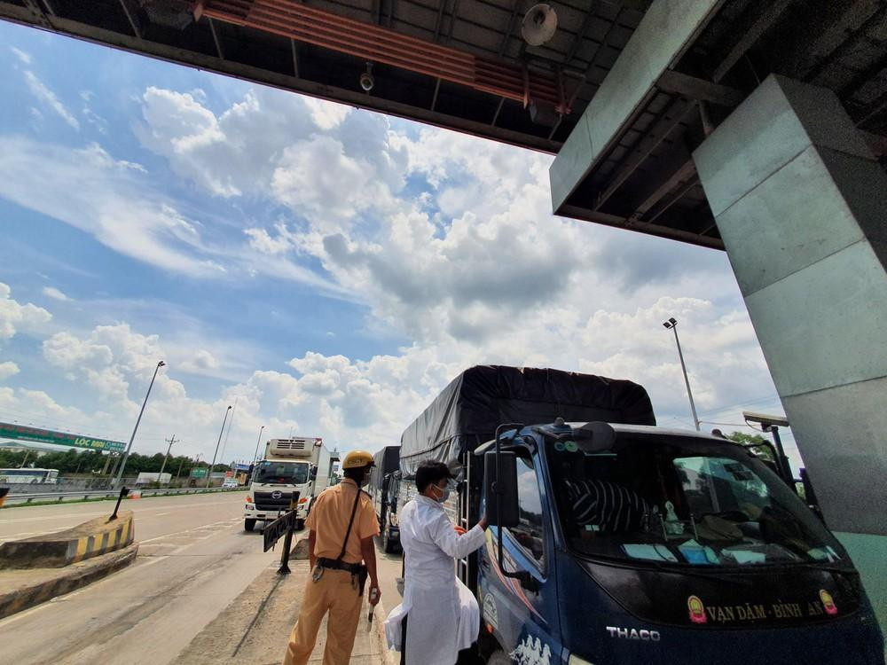 Từ 17 giờ ngày 1/7, người dân từ các địa phương khác đến địa bàn tỉnh Tiền Giang phải có giấy xét nghiệm âm tính với SARS-CoV-2.