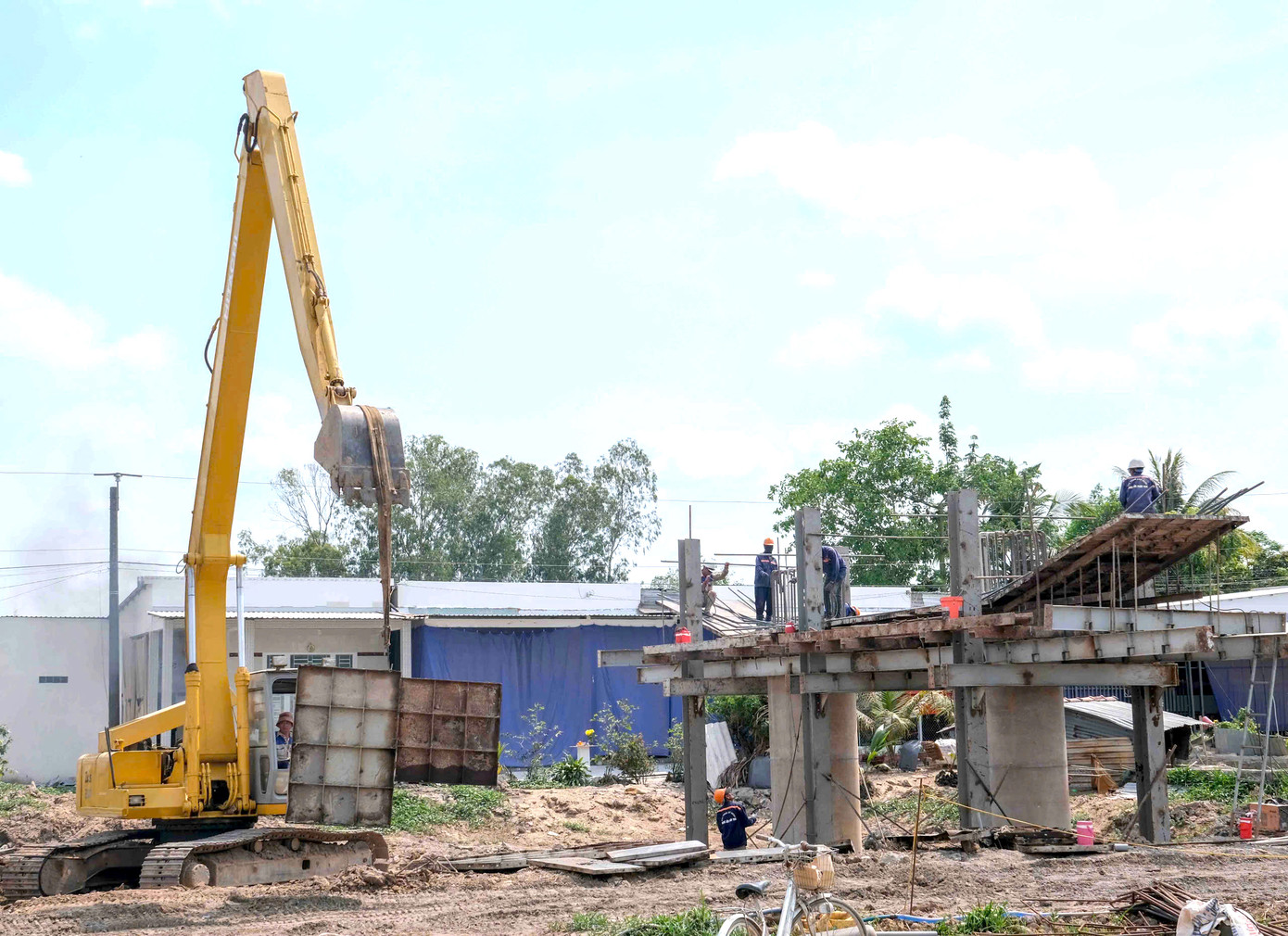 Thi công hạng mục cầu trên đường Vành đai phía Tây, đoạn qua quận Ô Môn, TP. Cần Thơ.