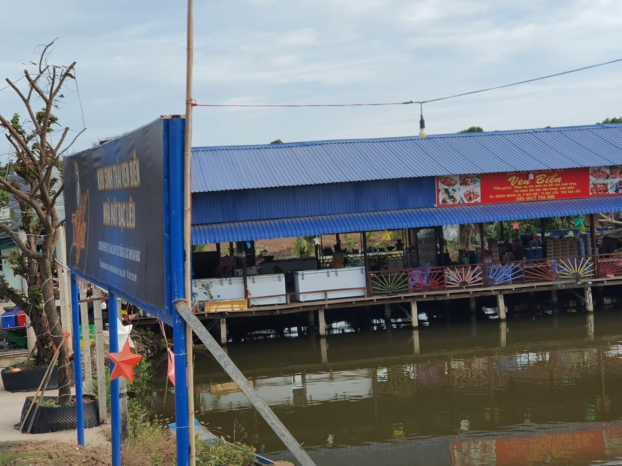 : Khu sinh thái ven biển Nhà Mát - Bạc Liêu "mọc" trên đất đê điều. Ảnh CTV. : Khu sinh thái ven biển Nhà Mát - Bạc Liêu "mọc" trên đất đê điều. Ảnh CTV.