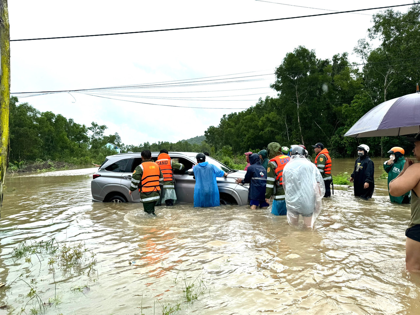 Mưa lớn gây ngập một số nơi ở đảo Phú Quốc.