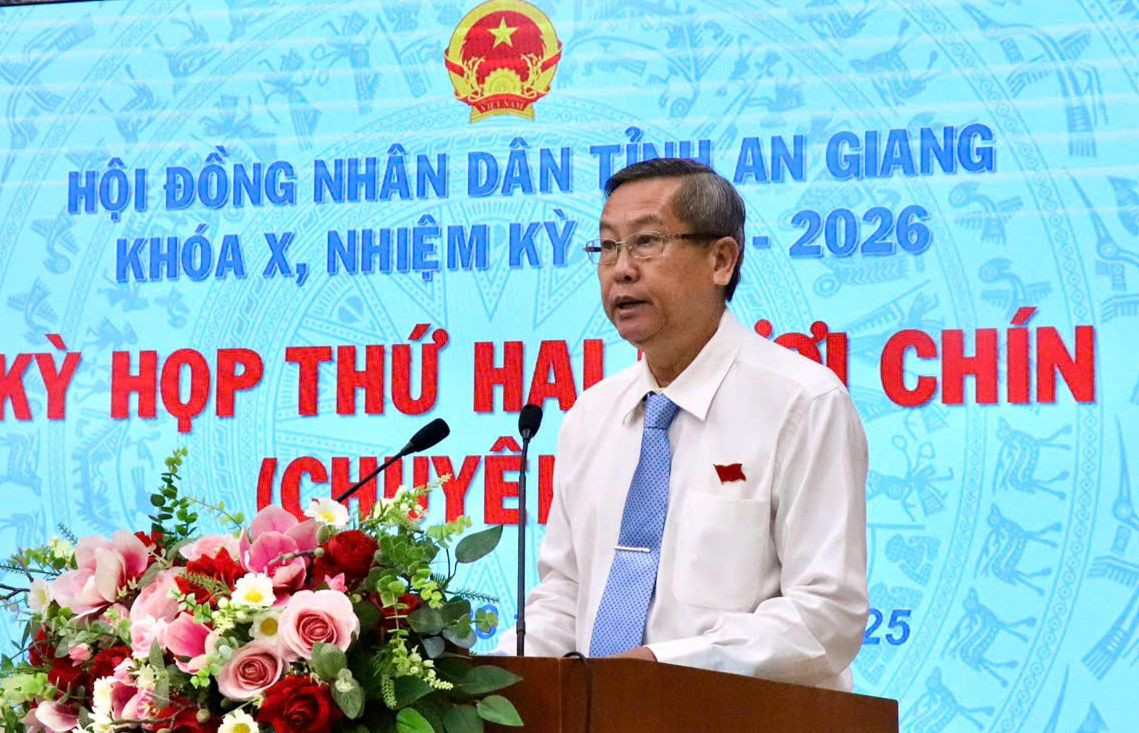 Ông Lê Văn Nưng - Chủ tịch HĐND tỉnh An Giang phát biểu. Ông Lê Văn Nưng - Chủ tịch HĐND tỉnh An Giang phát biểu.