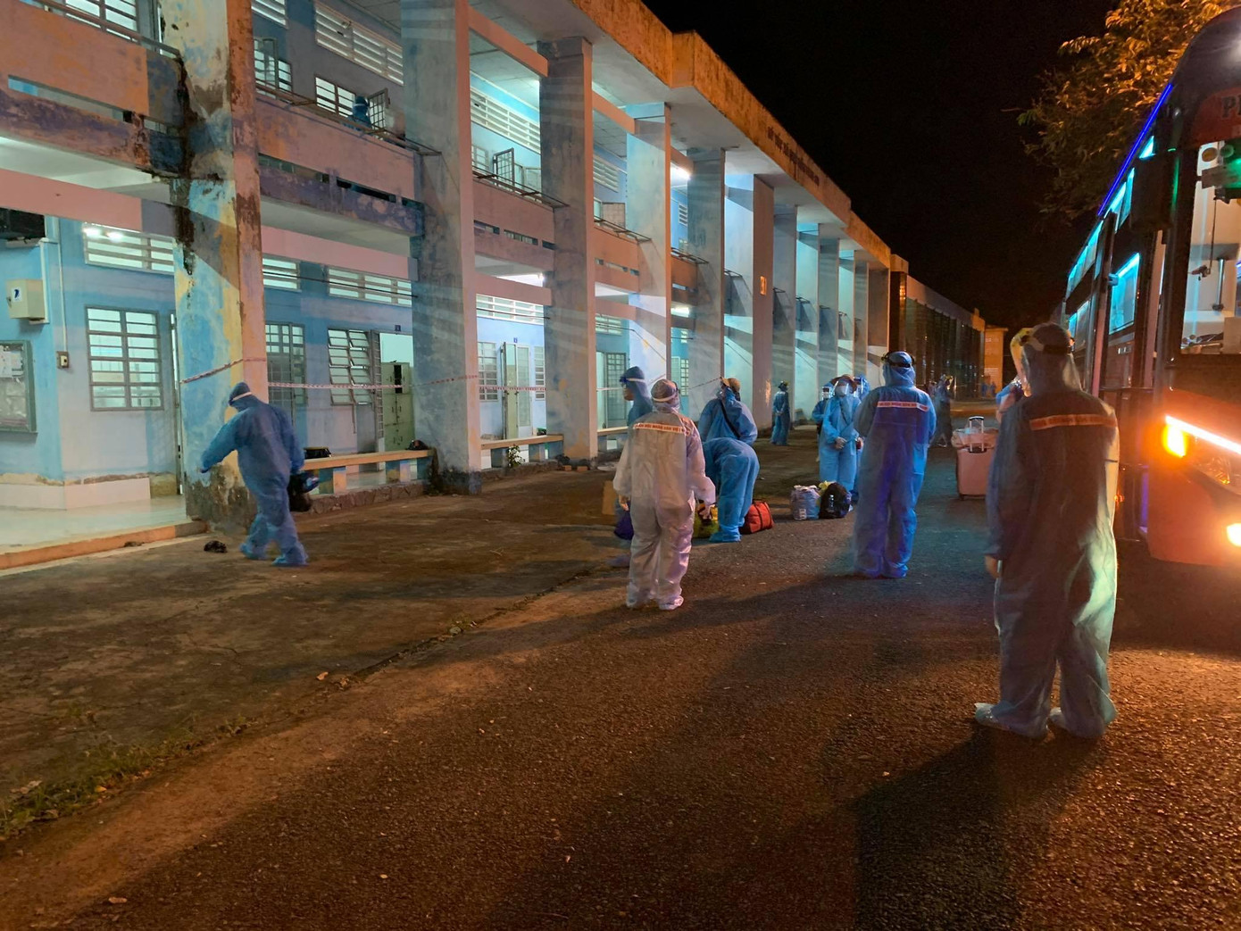 Đối với các thành viên Đoàn công tác, CDC Cần Thơ đều thực hiện test nhanh COVID-19 trước và sau khi hoàn thành chuyến công tác, những trường hợp âm tính theo dõi sức khỏe tại nhà. Đối với các thành viên Đoàn công tác, CDC Cần Thơ đều thực hiện test nhanh COVID-19 trước và sau khi hoàn thành chuyến công tác, những trường hợp âm tính theo dõi sức khỏe tại nhà.