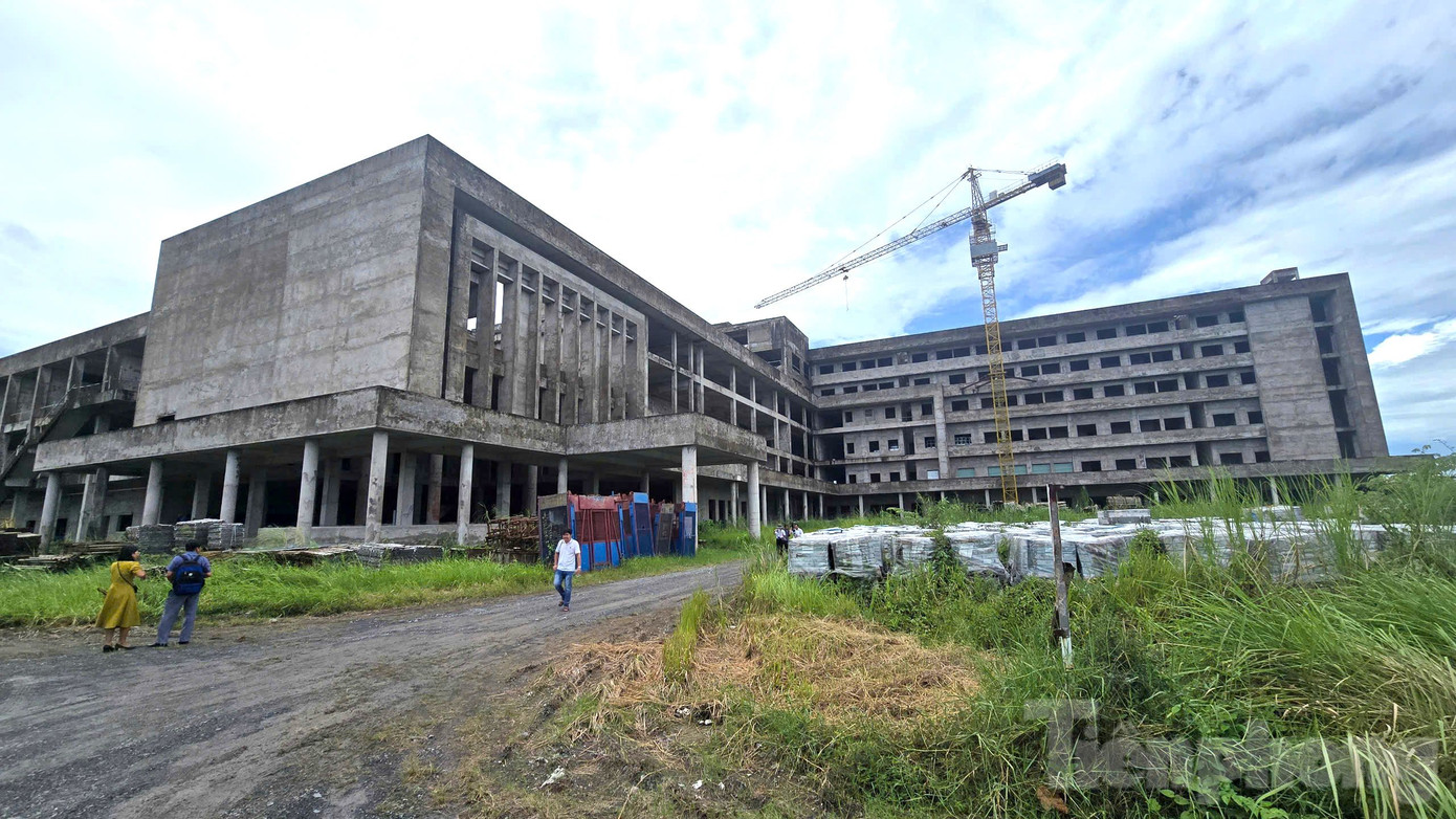Sau gần 8 năm khởi công, Dự án Bệnh viện Ung bướu Cần Thơ vẫn dang dở.