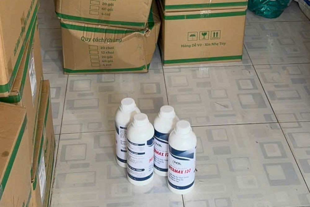 Các thiết bị cùng sản phẩm tạm giữ tại Công ty TNHH NUTRITION GOODLIFE Việt Nam. Ảnh: Tiến Tầm. Các thiết bị cùng sản phẩm tạm giữ tại Công ty TNHH NUTRITION GOODLIFE Việt Nam. Ảnh: Tiến Tầm.