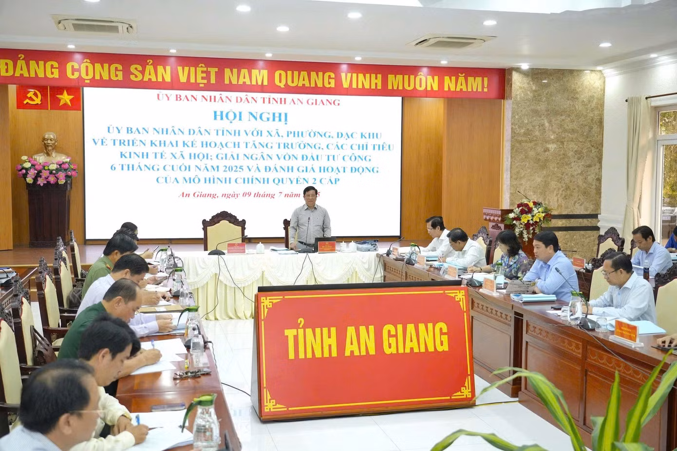 Quang cảnh hội nghị. Quang cảnh hội nghị.