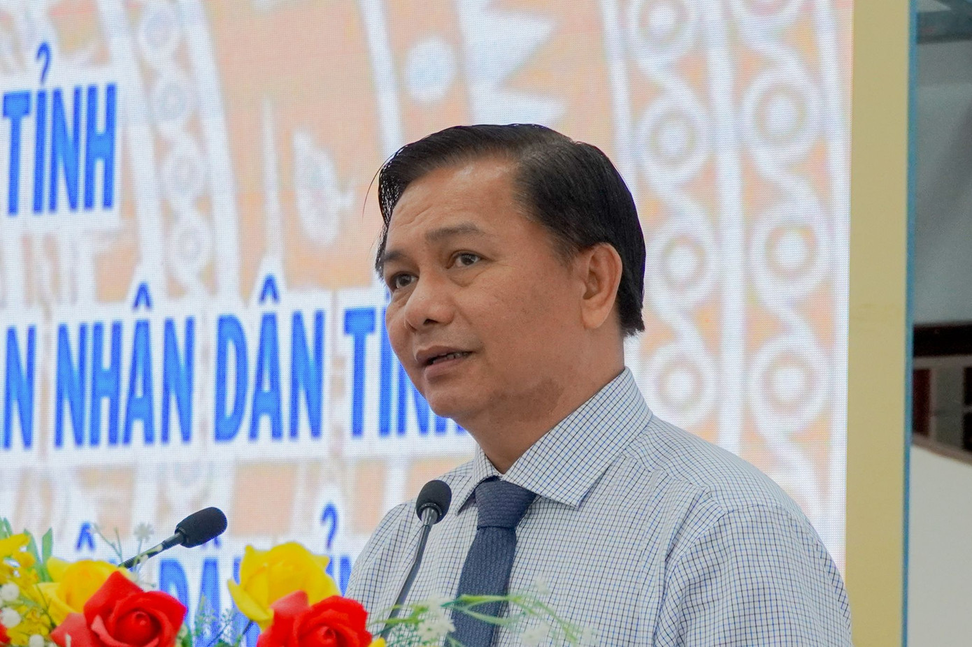 Chủ tịch UBND tỉnh Sóc Trăng - Trần Văn Lâu phát biểu tại hội nghị.