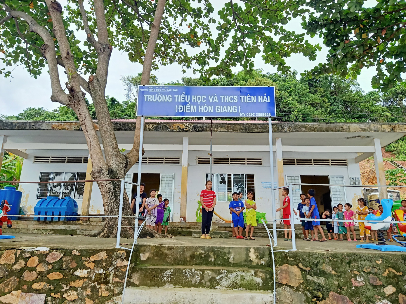 Trường tiểu học và THCS Tiên Hải (điểm Hòn Giang).