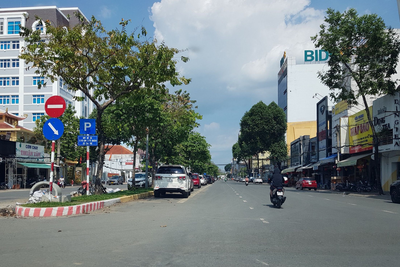 Dự thảo Đề án thu phí đỗ xe tại một số tuyến đường được đánh giá khả thi cao. Ảnh: N.H. Dự thảo Đề án thu phí đỗ xe tại một số tuyến đường được đánh giá khả thi cao. Ảnh: N.H.