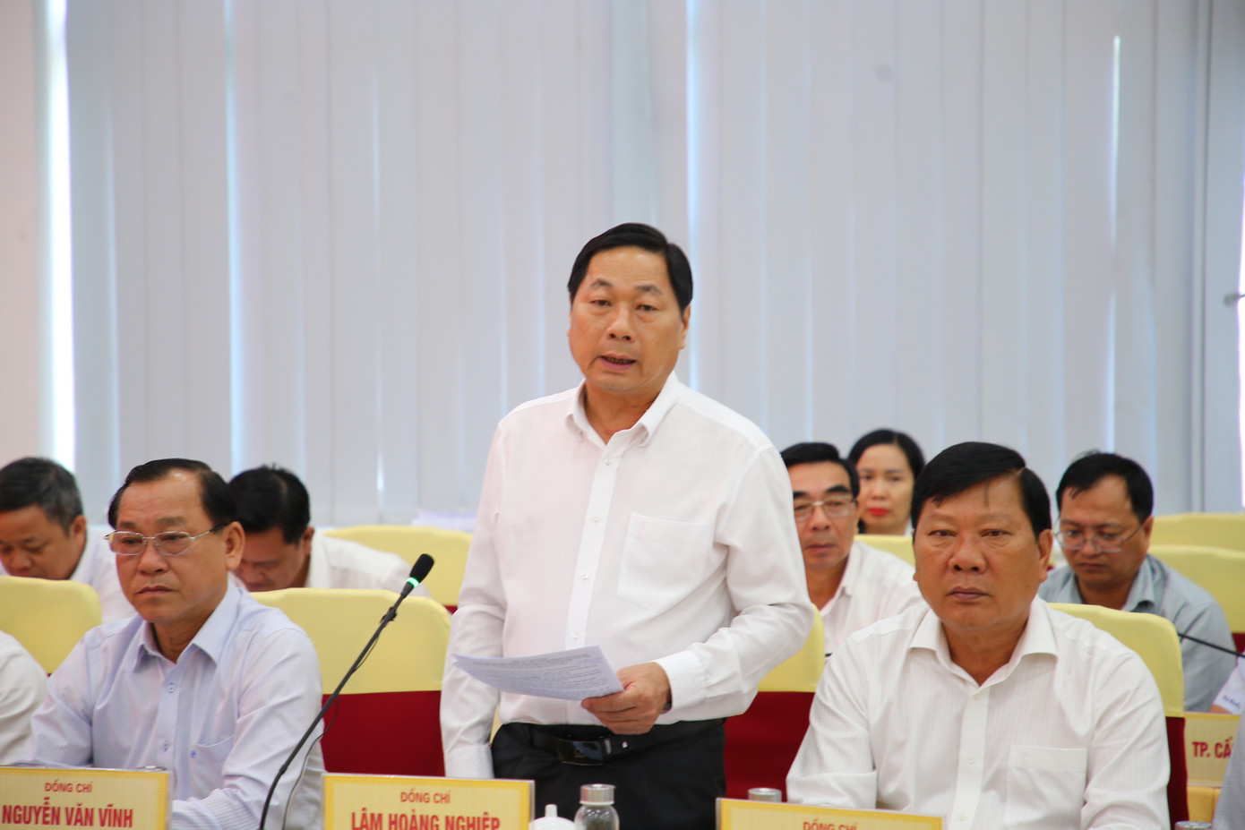 Phó Chủ tịch UBND tỉnh Sóc Trăng - Lâm Hoàng Nghiệp phát biểu tại cuộc họp.