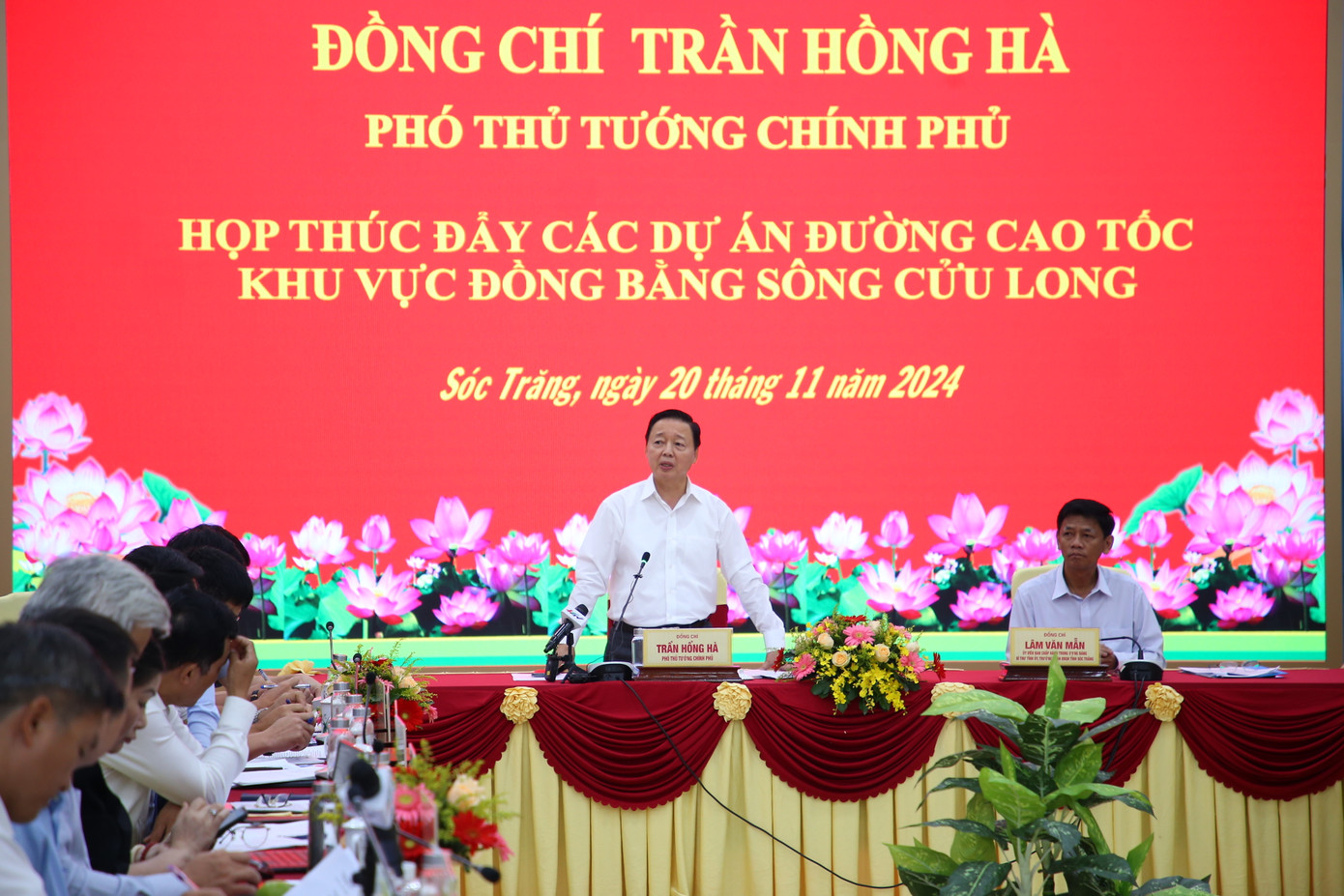 Phó Thủ tướng Chính phủ Trần Hồng Hà đã chủ trì cuộc họp.