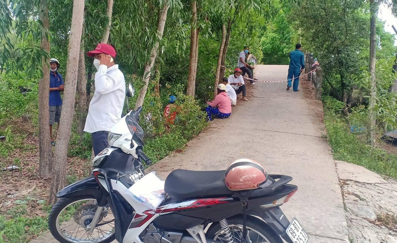 Hiện trường phát hiện thi thể Đ. trôi sông. Hiện trường phát hiện thi thể Đ. trôi sông.