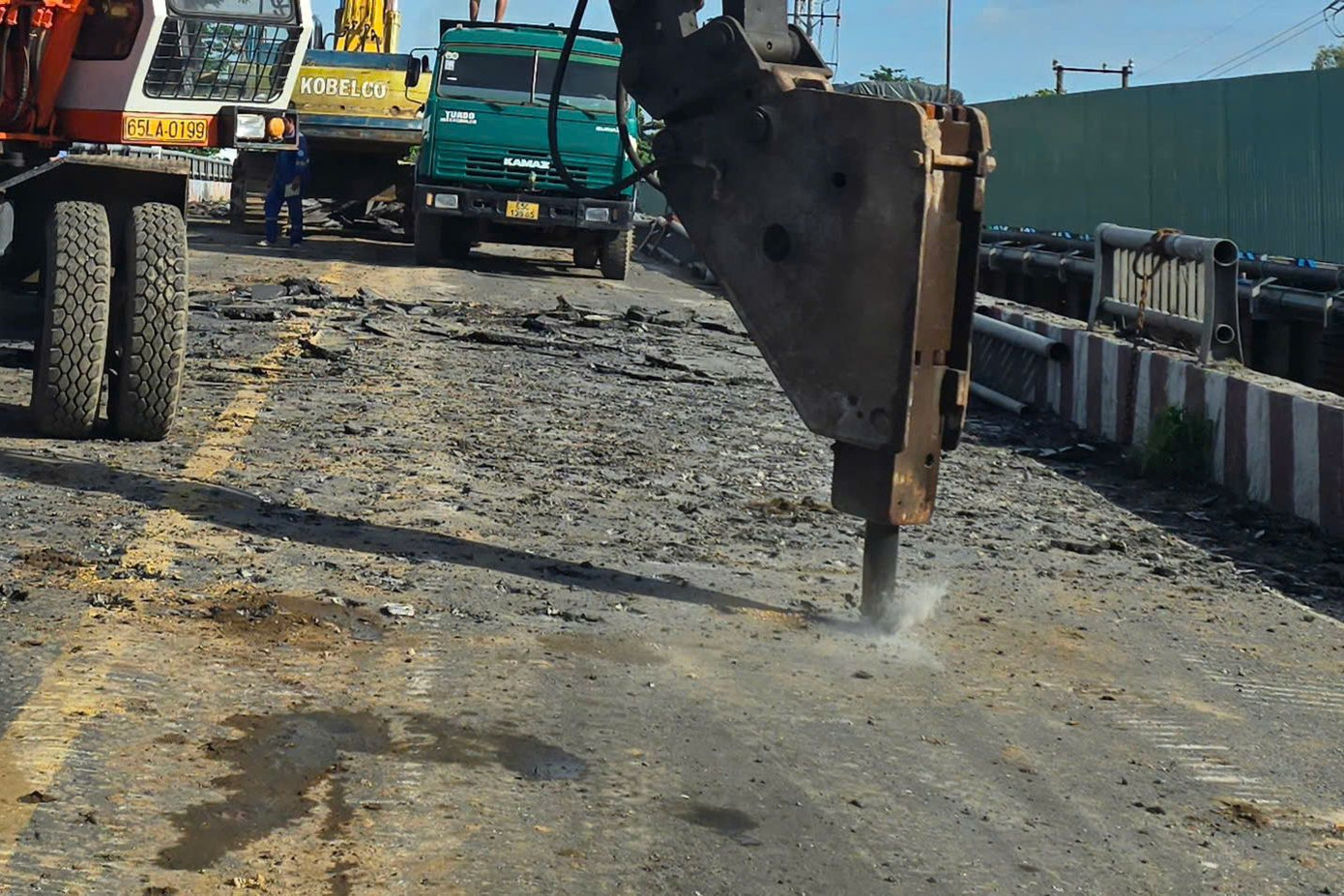 Cầu Ô Môn sẽ được mới tại vị trí cầu cũ, có tổng vốn đầu tư hơn 135 tỷ đồng, thuộc công trình cầu đường bộ cấp III, khổ thông thuyền 30x6m, mặt cầu rộng 12m, gồm 7 nhịp, tĩnh không 3,5m. Công trình nằm trong gói thầu xây dựng mới năm cầu trên địa bàn TP. Cần Thơ và tỉnh Kiên Giang, thuộc dự án Nâng tĩnh không các cầu đường bộ cắt qua tuyến đường thủy nội địa quốc gia - giai đoạn 1 (khu vực phía Nam), do Ban Quản lý dự án Hàng hải và Đường thủy làm chủ đầu tư.