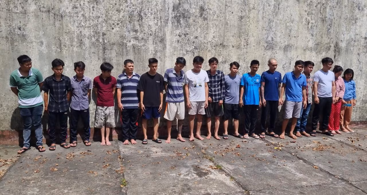 Công an đang tạm giữ hình sự 19 đối tượng có liên quan.