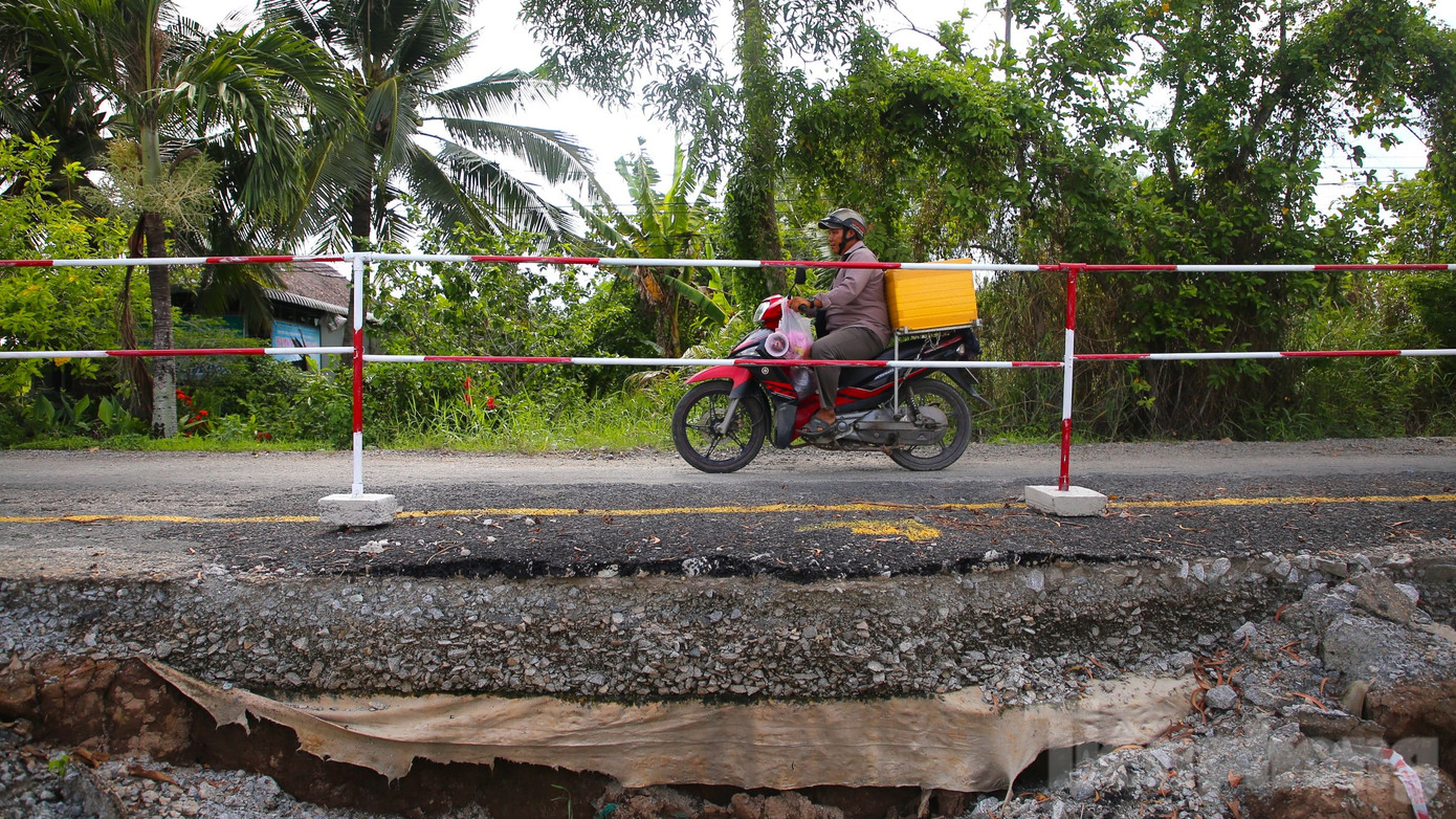 Tính đến nay, trên địa bàn huyện U Minh Thượng có trên 450 điểm sạt lở sụt lún. Ảnh: Nhật Huy