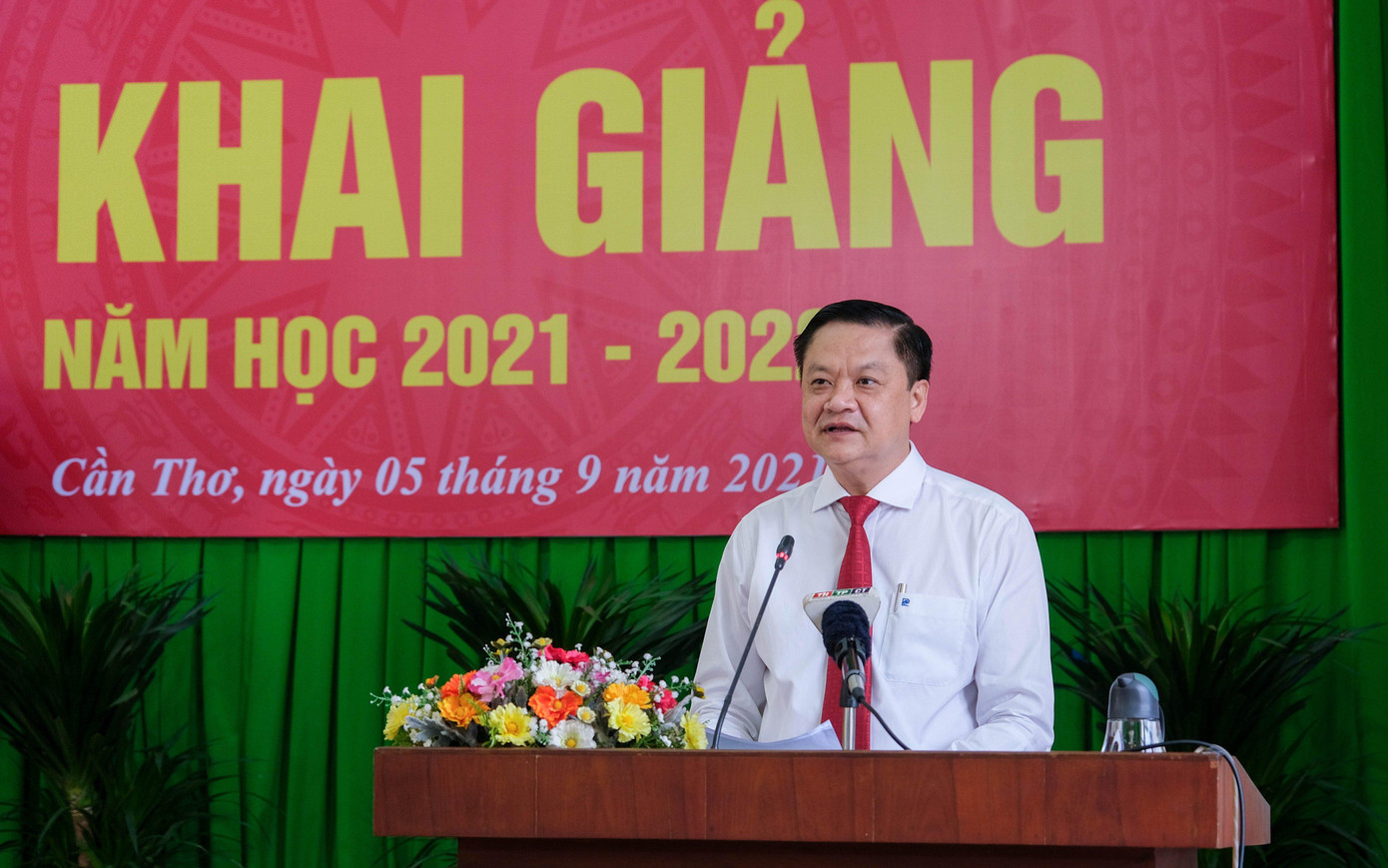 Ông Dương Tấn Hiển, Phó Chủ tịch Thường trực UBND TP Cần Thơ phát biểu. Ông Dương Tấn Hiển, Phó Chủ tịch Thường trực UBND TP Cần Thơ phát biểu.