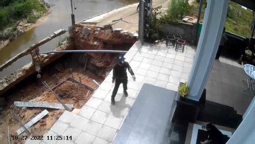 Hiện trường vụ nổ súng làm 2 người chết. Hiện trường vụ nổ súng làm 2 người chết.