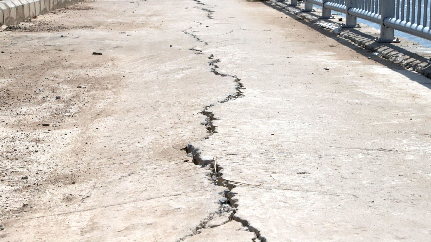 Vết nứt thuộc gói thầu số 1 đang trong giai đoạn thi công.