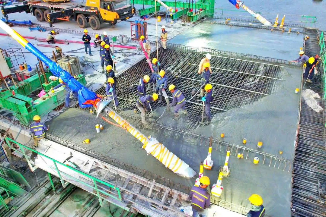 Về hạng mục cầu, 4/6 cây cầu trên tuyến đã hoàn thành, riêng cầu Sông Mã dự kiến hoàn thành vào tháng 6. Đối với cầu chính Rạch Miễu 2, đến nay đã lắp đặt 104/112 bó cáp dây văng, dự kiến hợp long vào ngày 30/4.