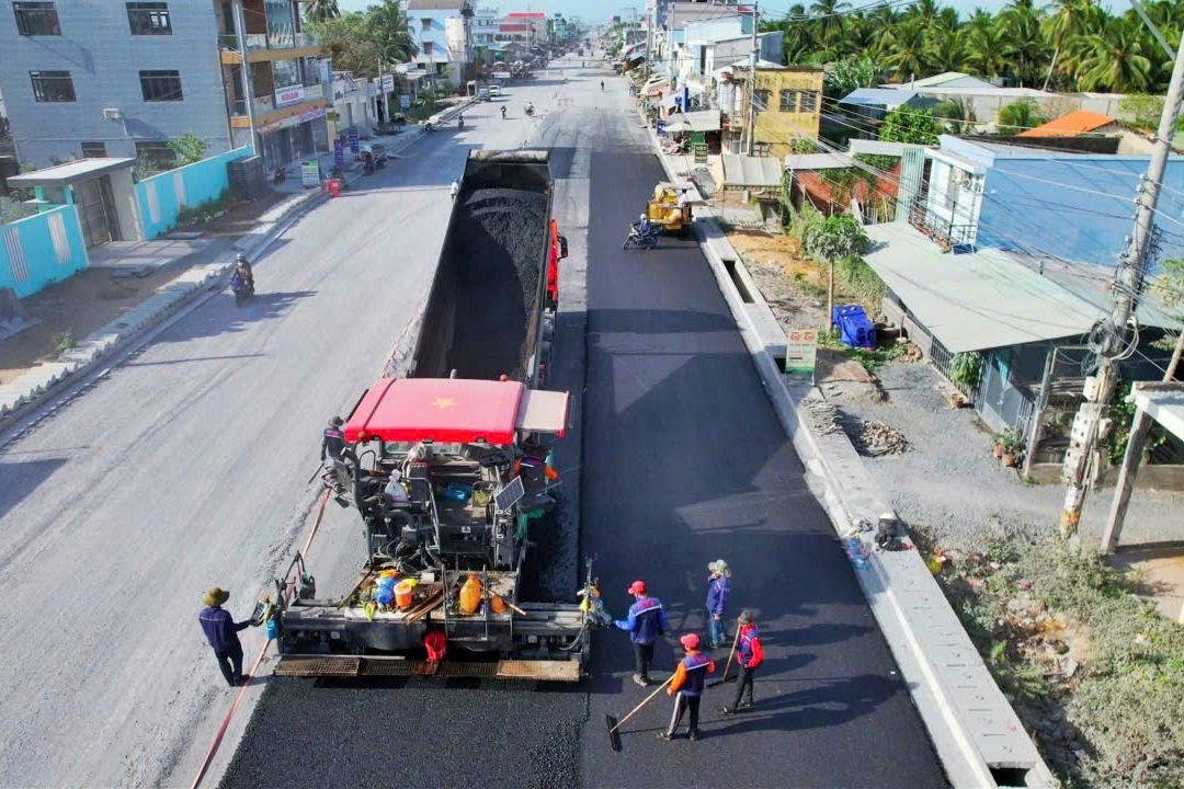 Ban Quản lý Dự án Mỹ Thuận cho biết, tính đến nay, kế hoạch vốn năm 2024 đã giải ngân 100%, số vốn năm 2025 đã giải ngân hơn 45%. Với phần đường dẫn, 80% phần nền đường đã hoàn thành gia tải, lớp cấp phối đá dăm thi công đạt 72%, bê tông nhựa đã được rải trên 22% tuyến đường.