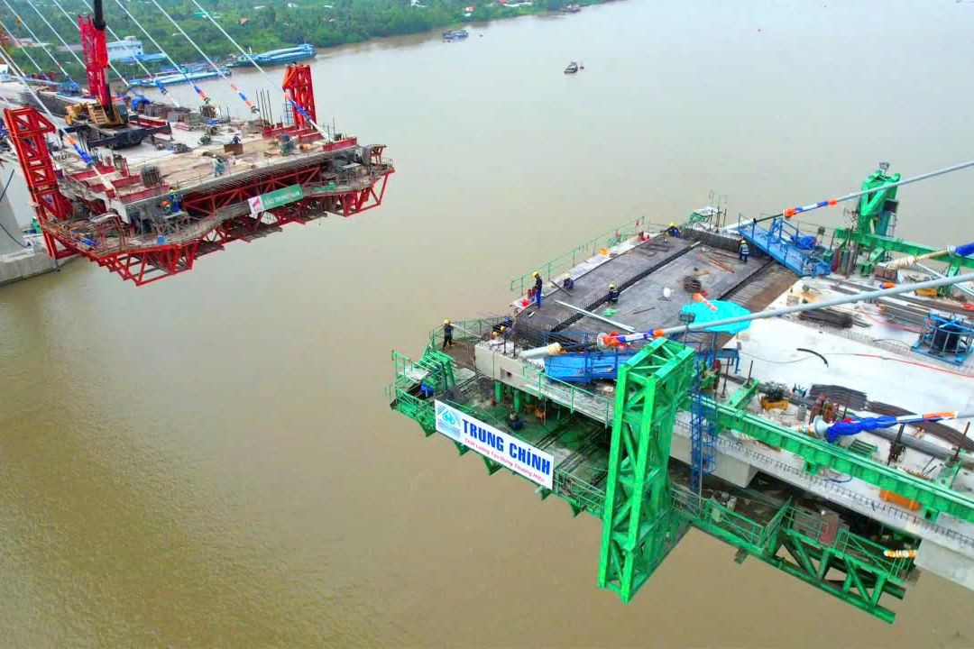 Mục tiêu trước mắt là hợp long cầu chính vào ngày 30/4 tới, hoàn thành toàn bộ cầu trên tuyến vào ngày 30/6, đưa toàn bộ dự án về đích vào ngày 2/9.