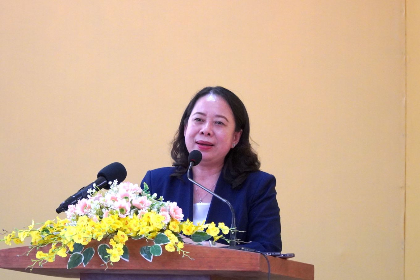 Phó Chủ tịch nước Võ Thị Ánh Xuân phát biểu tại buổi tiếp xúc cử tri.