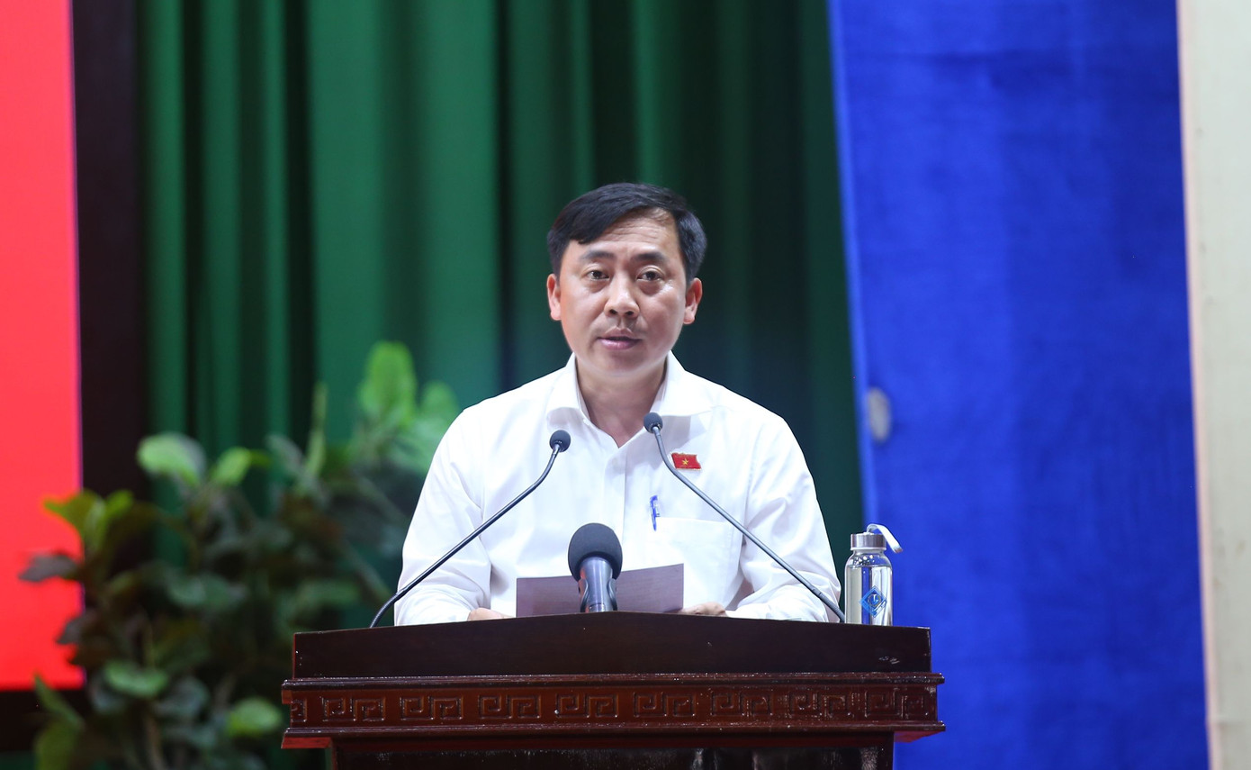 Tại các buổi tiếp xúc, ông Đào Chí Nghĩa - Phó trưởng Đoàn ĐBQH chuyên trách thành phố Cần Thơ, thay mặt đoàn thông tin chương trình Kỳ họp thứ 6, Quốc hội khoá XV và kết quả thực hiện chính sách, pháp luật liên quan công tác chuyển đổi số trong thanh niên và hoạt động khởi nghiệp sáng tạo trên địa bàn thành phố.