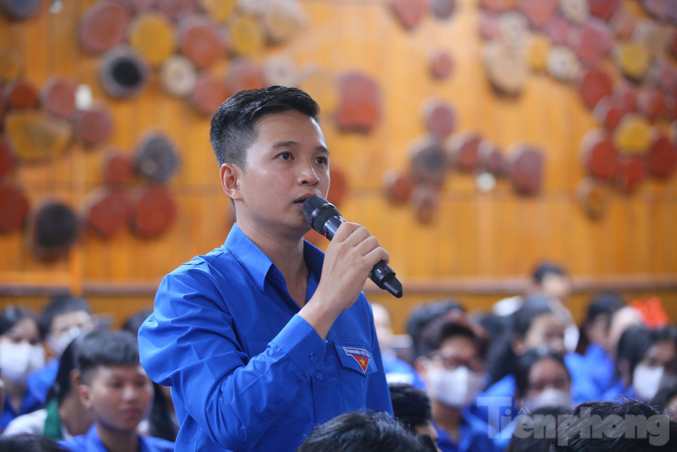 Cử tri Huỳnh Cảnh Lam kiến nghị cần xây dựng Nhà văn hóa thanh niên TP. Cần Thơ. Ảnh: Nhật Huy. Cử tri Huỳnh Cảnh Lam kiến nghị cần xây dựng Nhà văn hóa thanh niên TP. Cần Thơ. Ảnh: Nhật Huy.