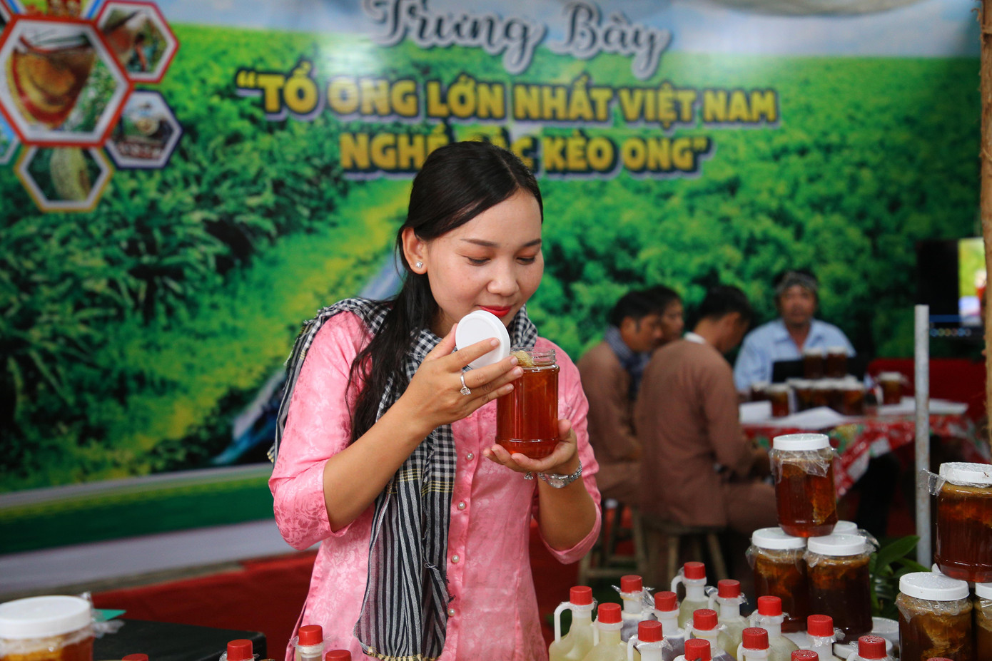 Việc tổ ong gác kèo tại U Minh Hạ được công nhận là tổ ong lớn nhất Việt Nam sẽ góp phần duy trì và phát huy nghề truyền thống của người dân nơi đây. Lan tỏa và giới thiệu rộng rãi đến các đối tượng khách du lịch gần xa về sản phẩm du lịch trải nghiệm “đi ăn ong” độc đáo của rừng U Minh Hạ.