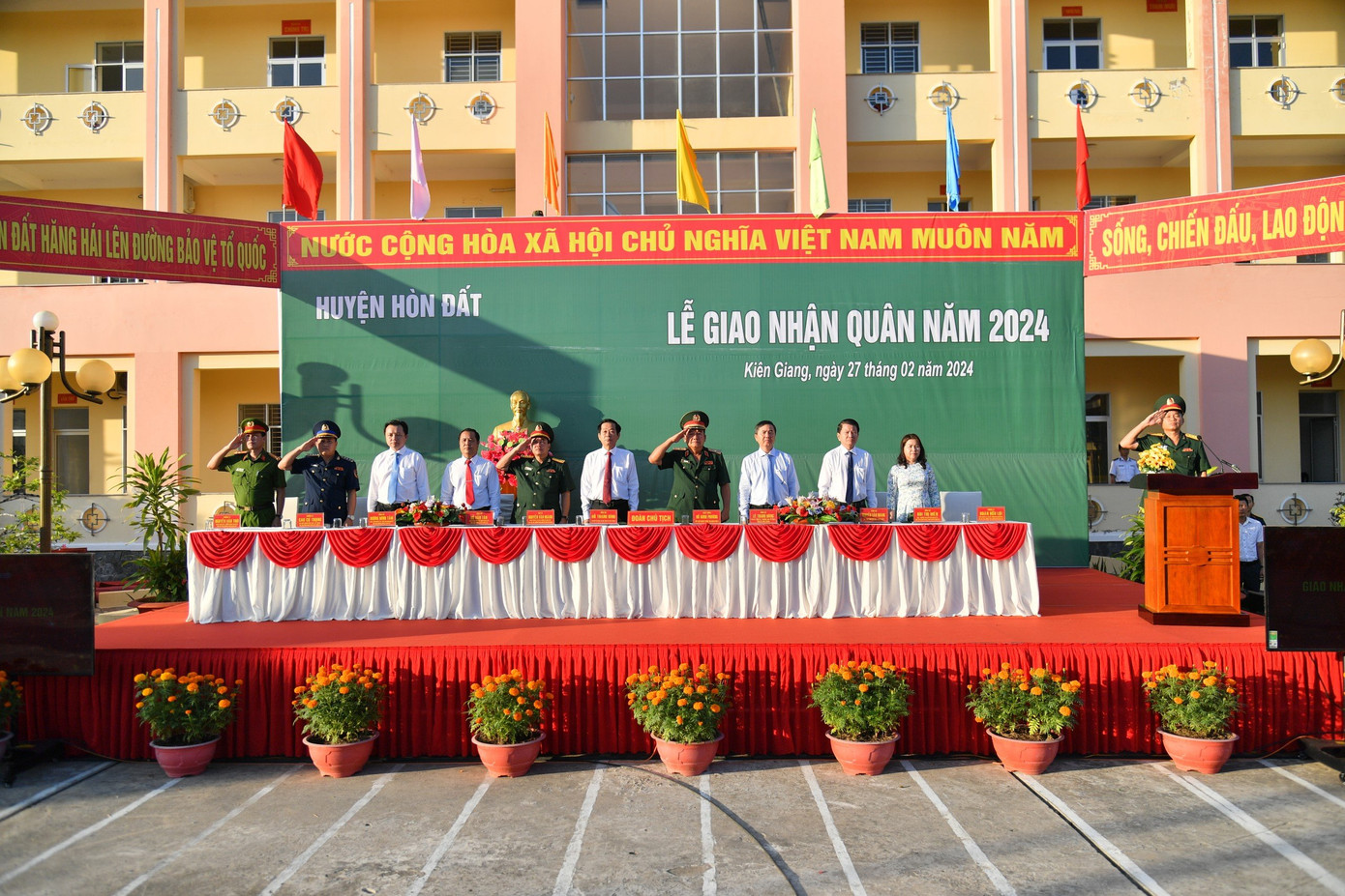 Đại tá Nguyễn Văn Ngành - Chỉ huy trưởng Bộ CHQS tỉnh Kiên Giang cho biết: Bộ CHQS tỉnh đã ban hành kế hoạch, chỉ đạo, hướng dẫn cơ sở thực hiện nhiệm vụ tuyển chọn, gọi công dân nhập ngũ sát với tình hình thực tế, theo phương châm "Chắc từng khâu, từng bước, chất lượng là hàng đầu".