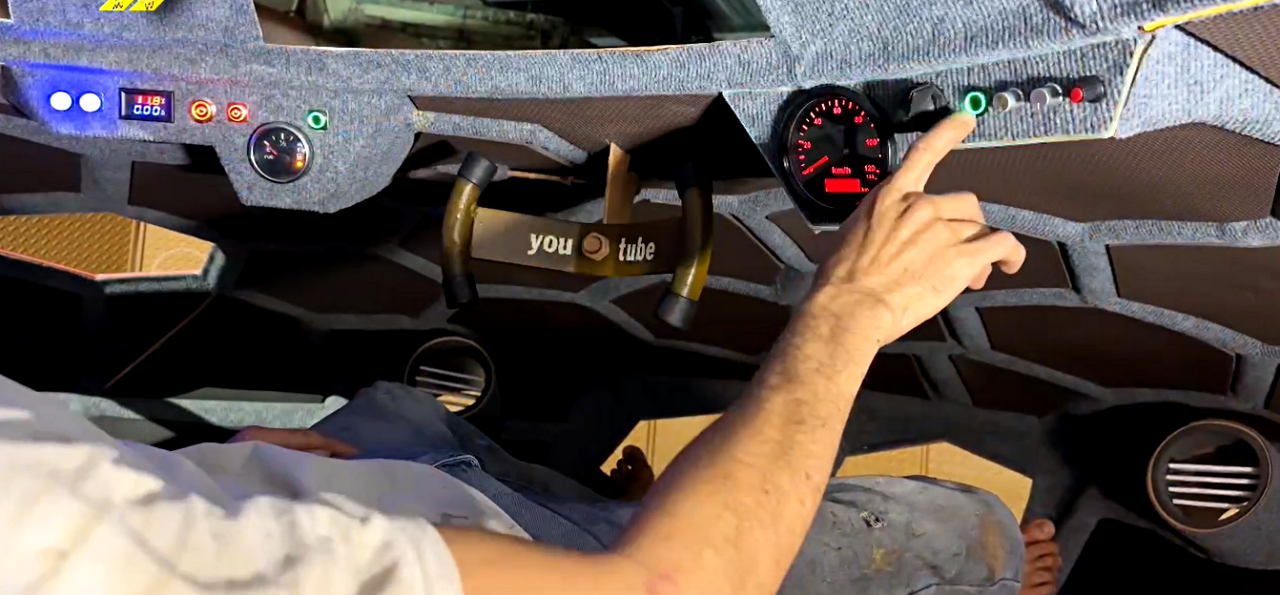 Bên trong buồng lái. Ảnh: NVCC.