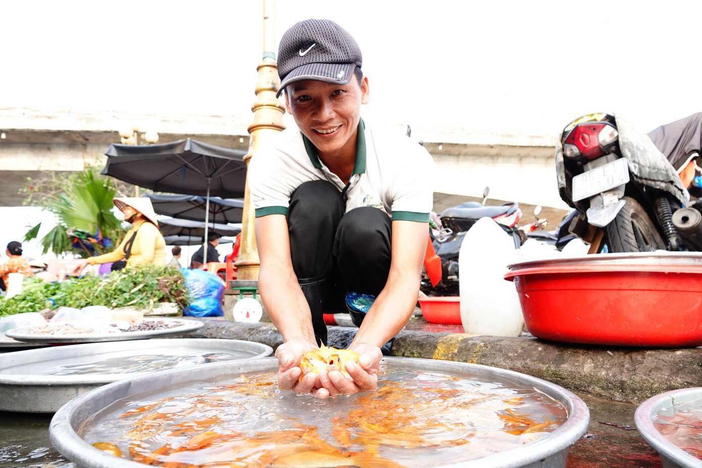 Tiểu thương buôn bán tại chợ Cái Răng, TP. Cần Thơ.