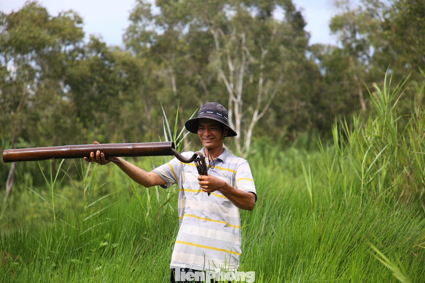 Ngoài mật ong, rừng U Minh Hạ còn có nguồn lợi thuỷ sản dồi dào như cá, lươn, ốc...