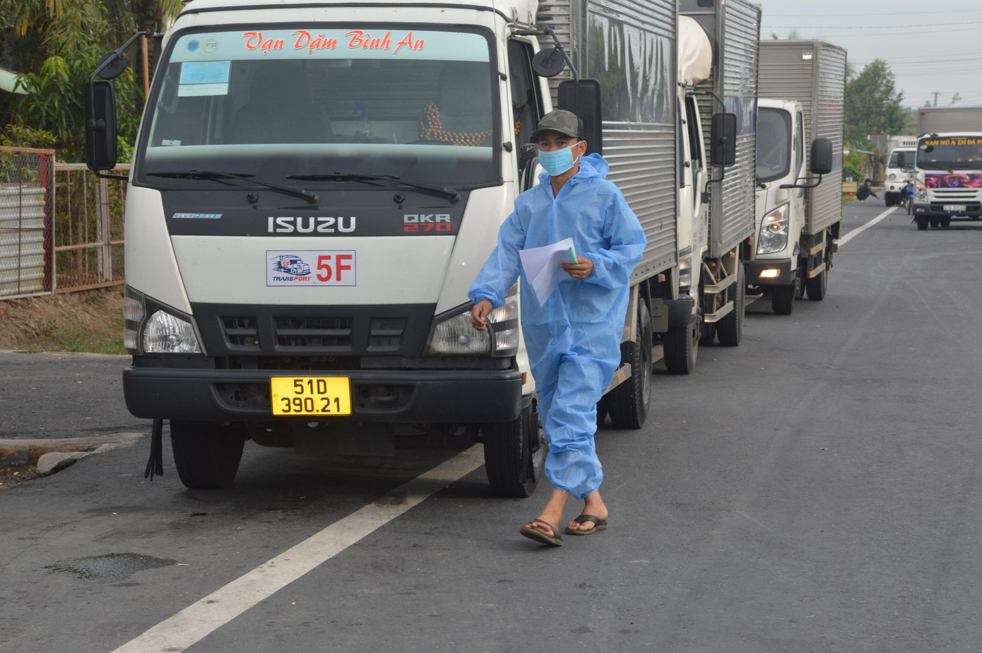 Sóc Trăng cho tài xế, phụ xế vận chuyển hàng hóa đường dài tiêm vắc xin. Sóc Trăng cho tài xế, phụ xế vận chuyển hàng hóa đường dài tiêm vắc xin.