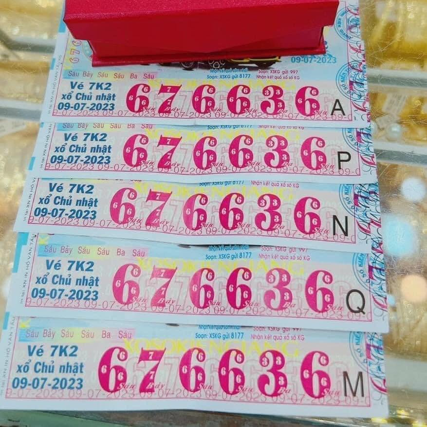 5 tờ vé số trúng giải đặc biệt của Công ty XSKT tỉnh Kiên Giang. 5 tờ vé số trúng giải đặc biệt của Công ty XSKT tỉnh Kiên Giang.