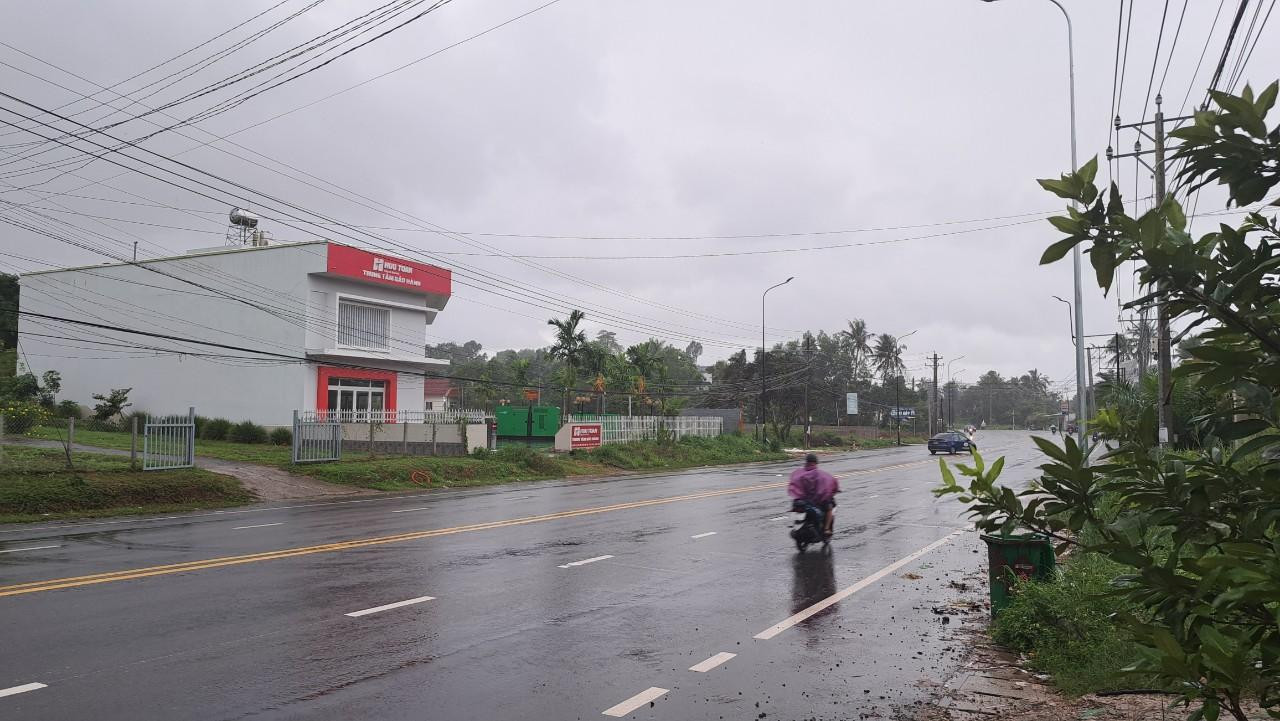 Việc xuất hiện vùng áp thấp đã ảnh hưởng rất lớn đến hoạt động du lịch ở Phú Quốc. Việc xuất hiện vùng áp thấp đã ảnh hưởng rất lớn đến hoạt động du lịch ở Phú Quốc.