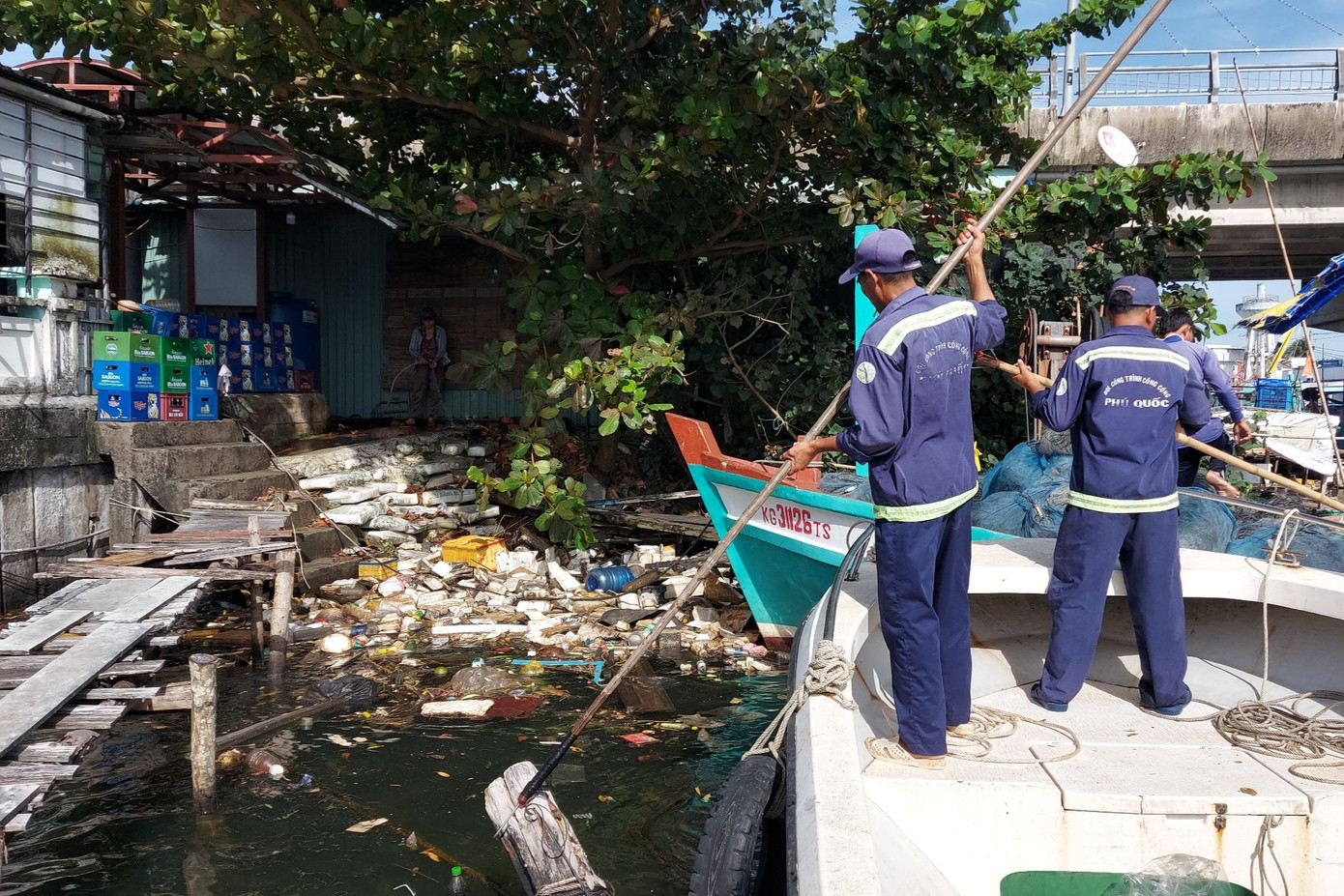 Phú Quốc ra quân thu gom rác.