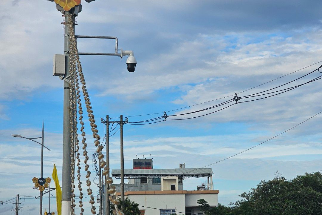 Phú Quốc ra mắt 6 camera giám sát các trường hợp đổ rác thải sai quy định.