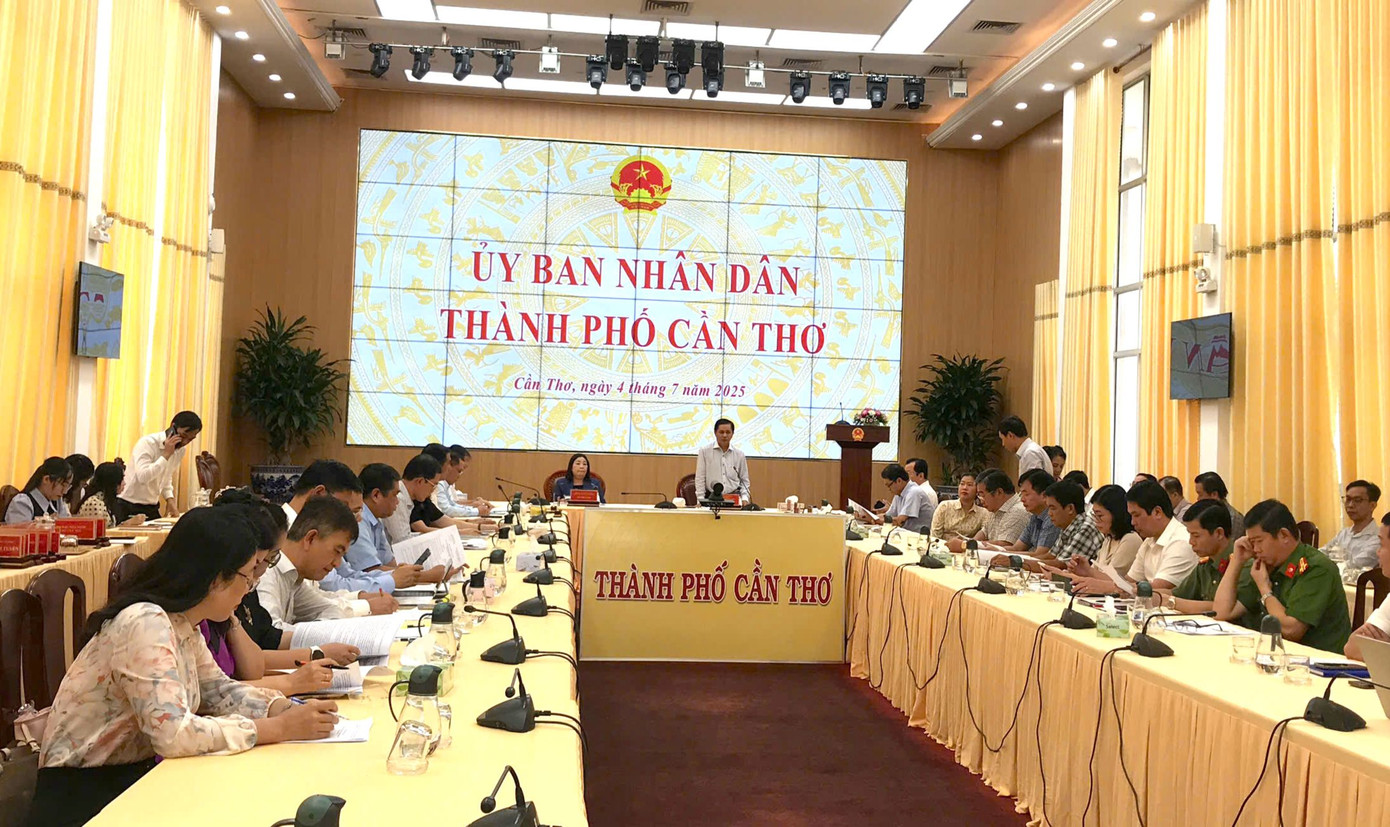 Quang cảnh buổi làm việc. Quang cảnh buổi làm việc.