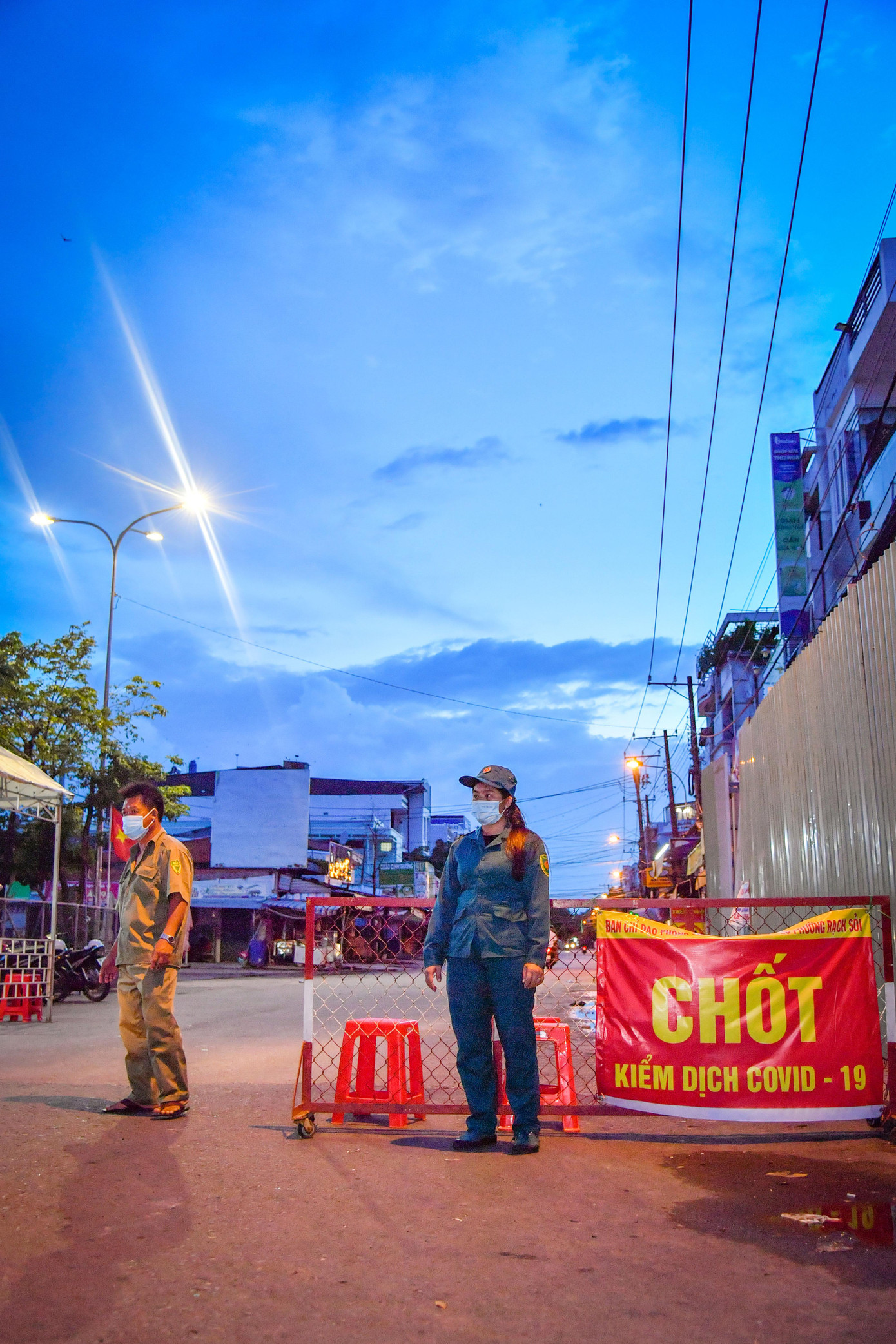 Chị Trần Thị Ngọc Trúc, chiến sĩ dân quân tự vệ của phường Rạch Sỏi, TP. Rạch Giá.