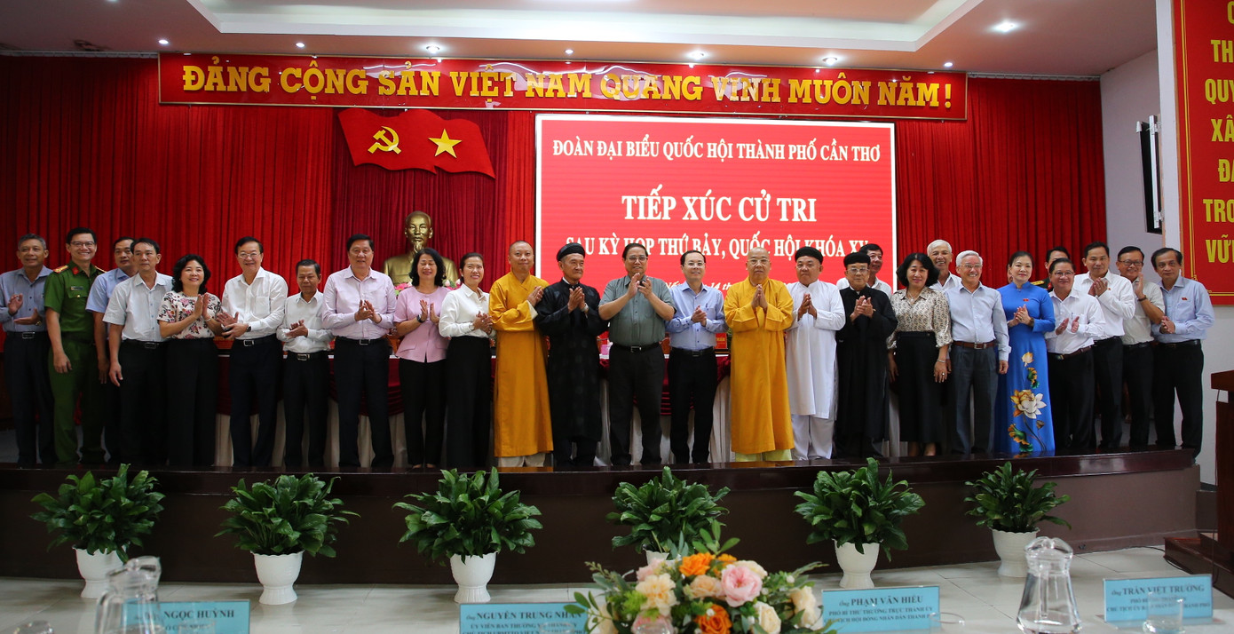 Thủ tướng Phạm Minh Chính chụp ảnh lưu niệm với các đại biểu. Thủ tướng Phạm Minh Chính chụp ảnh lưu niệm với các đại biểu.