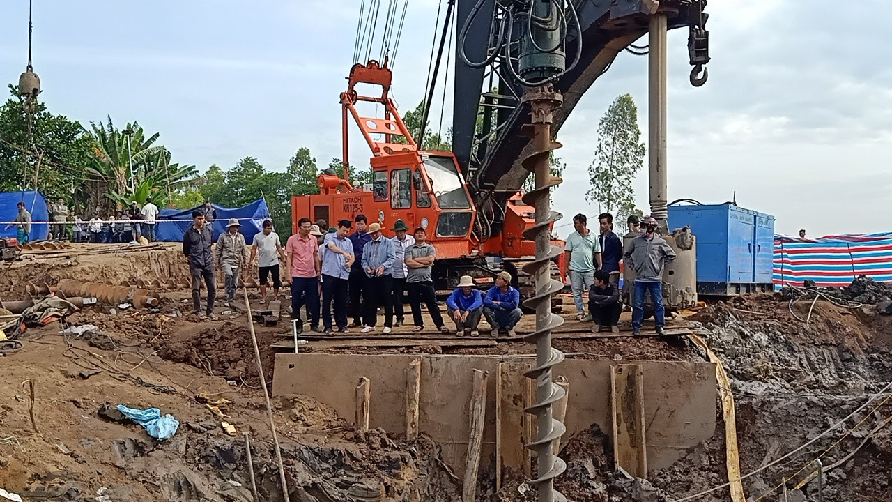 Hiện trường nơi cháu bé gặp nạn. Hiện trường nơi cháu bé gặp nạn.